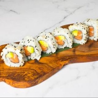 Salmon aguacate roll