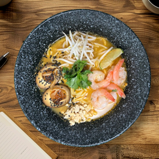 Curry ramen krewetki