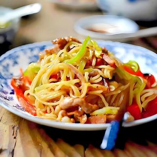 K3. Noodles cu vită 牛肉粉干