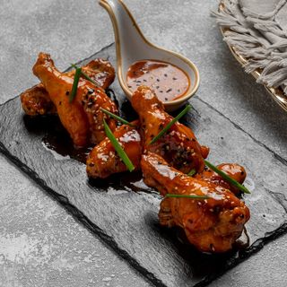 Alitas picantes x 6 unidades.