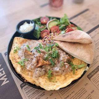 Omlet - szynka szwarcwaldzka, ser cheddar, pieczarki