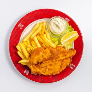 Pileći bečki odrezak i pomfrit