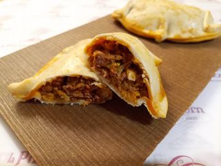Empanada de carne picante