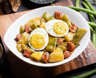 Judías con Patata, Huevos de Corral y Chorizo