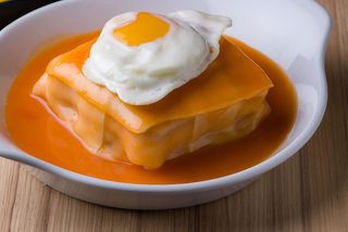 FRANCESINHA COM OVO