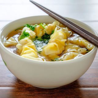 Sopa Tradicional China De Pollo Y Setas