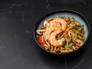 Wok локшина з креветкою (220g)