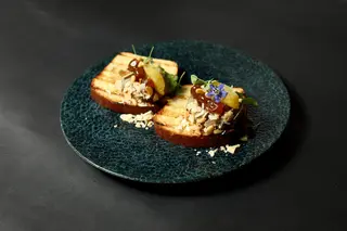Pate din ficat cu briose de portocala si chutney de mar