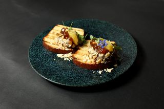 Pate din ficat cu briose de portocala si chutney de mar