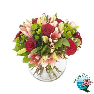 Bouquet di rose rosse e lilium rosa