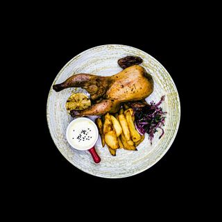 Pui copt la jar cu cartofi