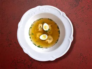 Бульйон з курячими равіолі