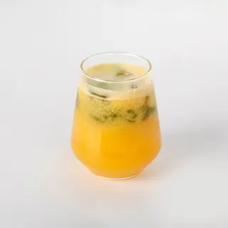 Матча с апельсиновым фрешем