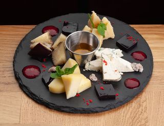 Дошка крафтових сирів (180/50/50г)