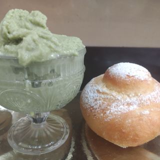Granita di. Mandorla e brioches 