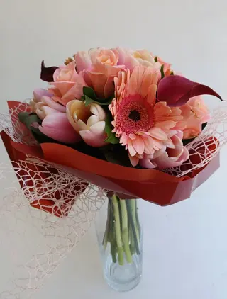 Bouquet di fiori rosa