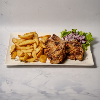 Teleći kotleti na žaru s prilogom