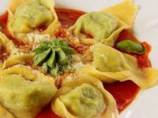 Tortelloni ricotta e prezzemolo con pomodoro