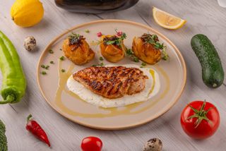 Запечённая куриная грудка с молодым картофелем