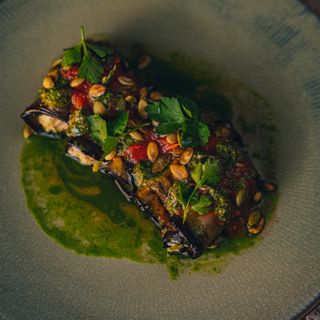 Rulouri de vinete cu nuci si branza suluguni