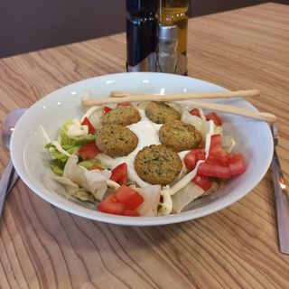 Salada de Falafel