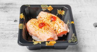 Nigiris De Salmón Noruego Con Siracha