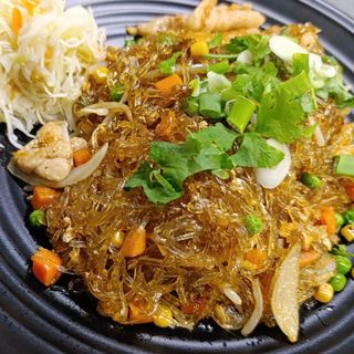 Makaron sojowy z warzywami i kurczakiem