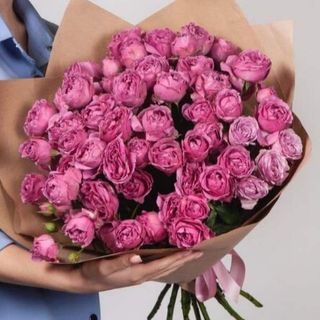 სპრეი ვარდების თაიგული