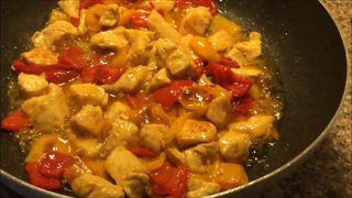 Durelli di pollo saltato con peperone piccante