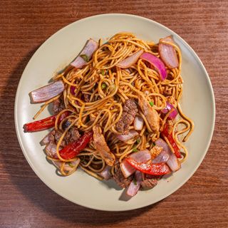 Tallarin Saltado Mixto