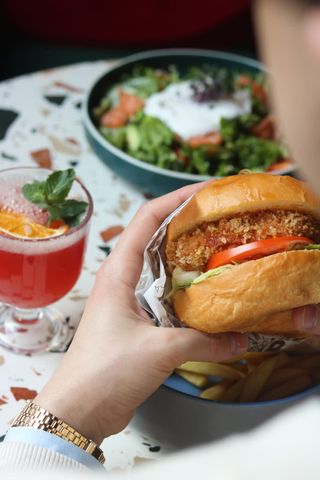 Бургер з моцарелою фрі