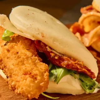 Pan bao de pollo rebozado 