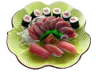 Combo tonno - 7 sashimi, 3 nigiri, 6 hosomaki