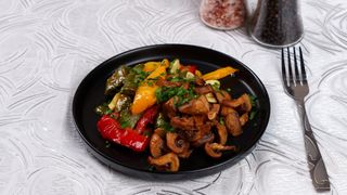 Legume la tigaie cu usturoi si patrunjel