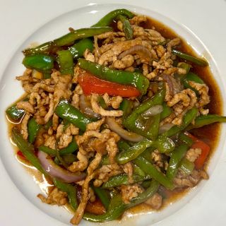 Carne de cerdo con pimiento verde