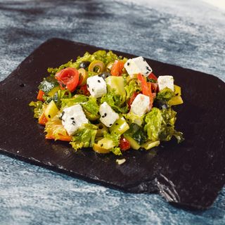 ბერძნული სალათი (100 გრ)