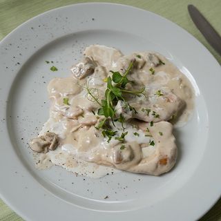 Piept de pui cu sos de hribi