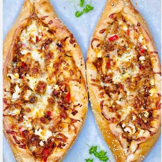 Turkish Pide Carne di kebab