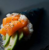Temaki De Atún Picante y Aguacate