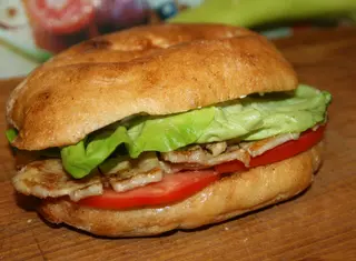 Bela vešalica