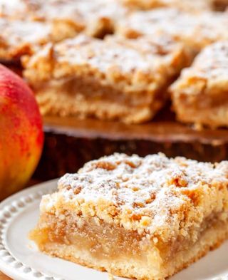 Szarlotka na ciepło z lodami