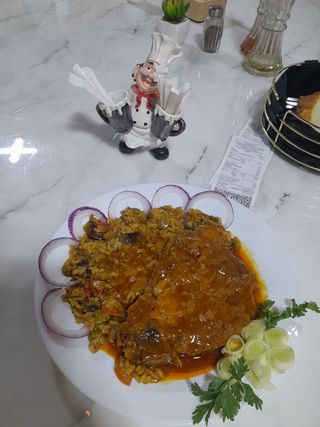 Svinjska šnicla u sosu sa pireom ili rizom