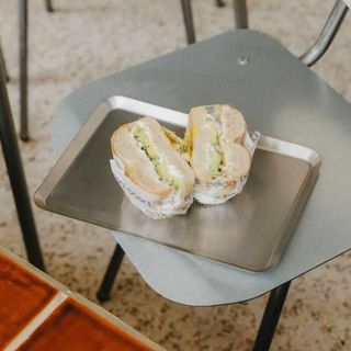 Bagel de Abacate e Ovo