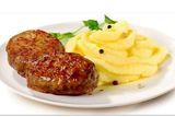 Говяжьи котлеты с сырным пюре