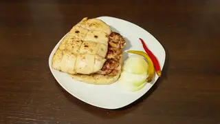 Pileća krilca 250 gr s lepinjom