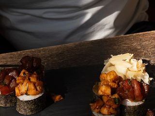 Макі роли з креветкою і тунцем