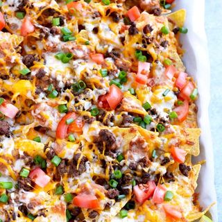 НАЧОС СЪС ТЕЛЕШКО И ЧЕДЪР-BBQ