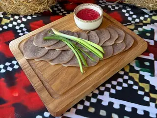 Язик телячий з домашнім хріном (110g)