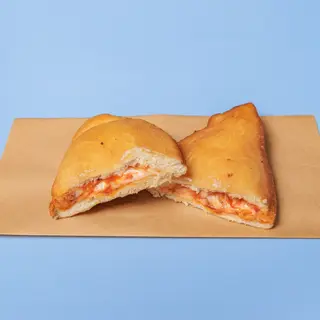 Panzerotto pomodoro e mozzarella