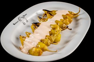 Pepperoni la grătar cu sos de usturoi